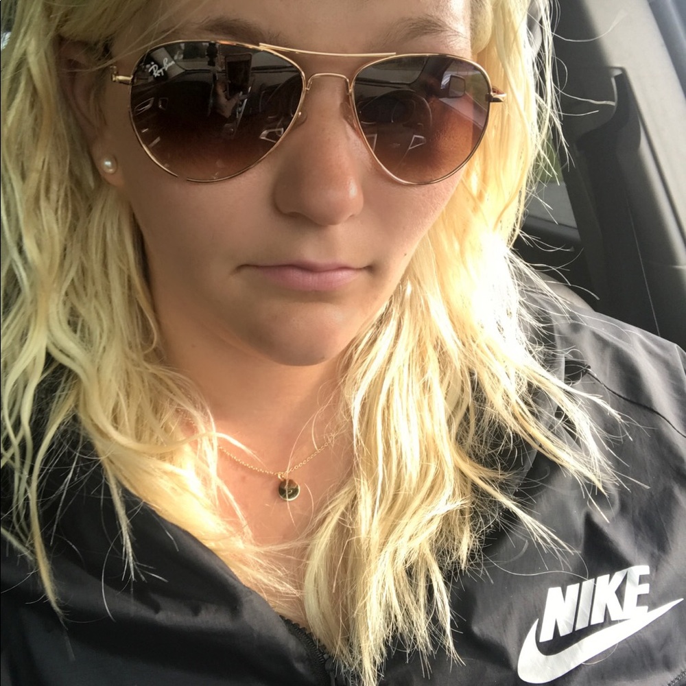 Meet your Posher, Stephani